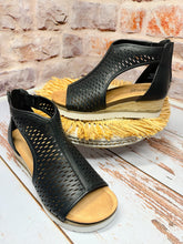 Load image into Gallery viewer, Gretchen Sandal in Black
