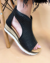 Load image into Gallery viewer, Gretchen Sandal in Black
