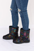 Load image into Gallery viewer, Forever Link Sequin Thermal Flat Boots
