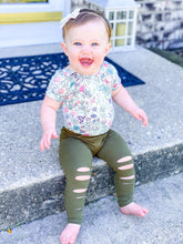 Load image into Gallery viewer, Olive Ripped Leggings
